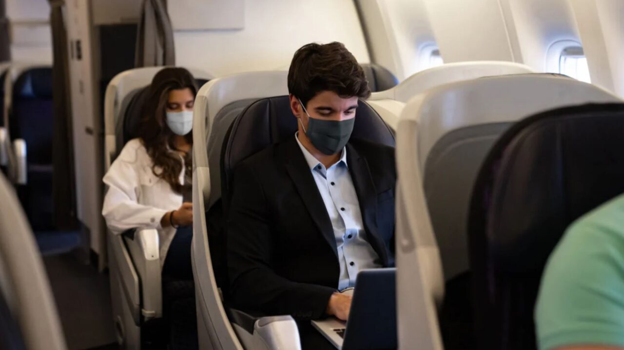 Aerolíneas de Estados Unidos no exigirán mascarilla en vuelos nacionales